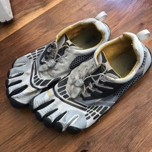 Vibram Shoes size 42 (fits Mens 9.5).